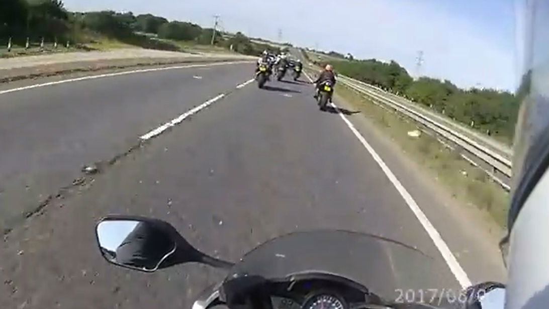 Watch: unmarked police motorcycle hits 150mph chasing speeding bikers